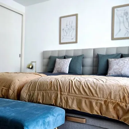 Downtown Bohemian Charm דירה