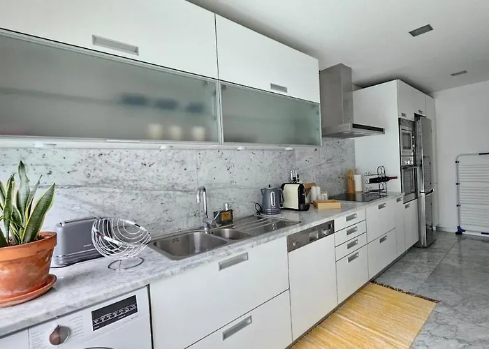 Downtown Bohemian Charm Apartment *