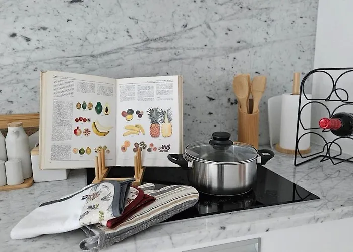 Downtown Bohemian Charm Apartment *